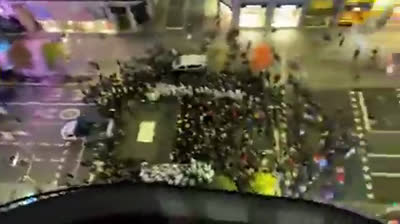 Esta es la mani de 4  feministas que se juntaron en Madrid el día 25. Vista desde arriba