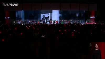 Cantando el himno de la Unión Soviética de 1922 a 1944. Q simboliza miseria, represión, pasado y más de 250M de muertos en el mundo por los regímenes socialistas y comunistas. Pero tú no defiendas tu nación o tu bandera, facha.