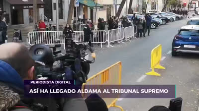 Aldama llega al Tribunal Supremo escoltado por Dani Esteve de “Desokupa”.
