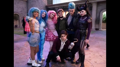 Dancing Though life (Descedants characters)